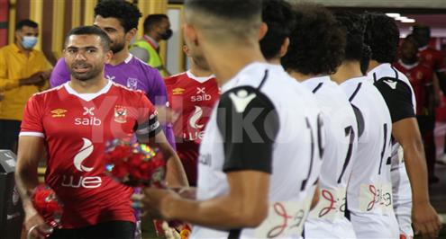 بعد مسيرة حافلة.. فتحي يختتم مشواره مع الأهلي في ليلة التتويج بالدوري (صور)